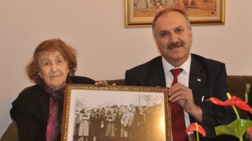 &Ouml;ğretmenleri Arın&ccedil;&rsquo;ın Okul Yıllarını Anlattı