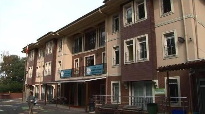 &Ouml;ğretmenlerden "saldırı" Protestosu