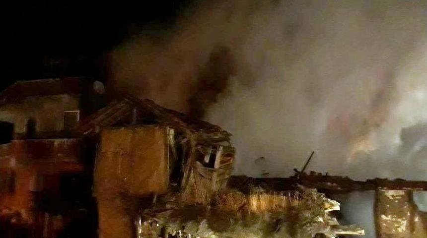 Bayat&rsquo;ta Yangın 4 Ev K&uuml;l Oldu