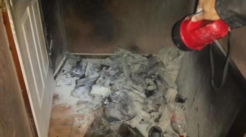 Kırkağa&ccedil;'ta Evde Yangın &Ccedil;ıktı, 6 Kişi Zehirlendi