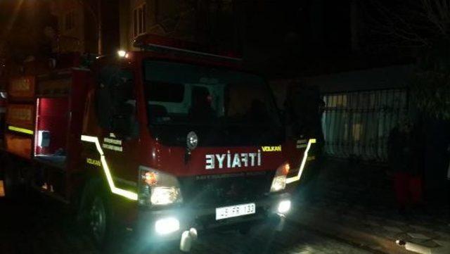 Kırkağa&ccedil; ta Evde Yangın &Ccedil;ıktı, 6 Kişi Zehirlendi 1