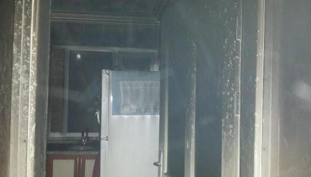 Kırkağa&ccedil; ta Evde Yangın &Ccedil;ıktı, 6 Kişi Zehirlendi 2