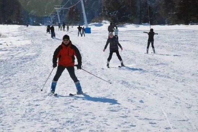 Yalnızçam Kayak Merkezinde 2015 Kayak Sezonu Başladı