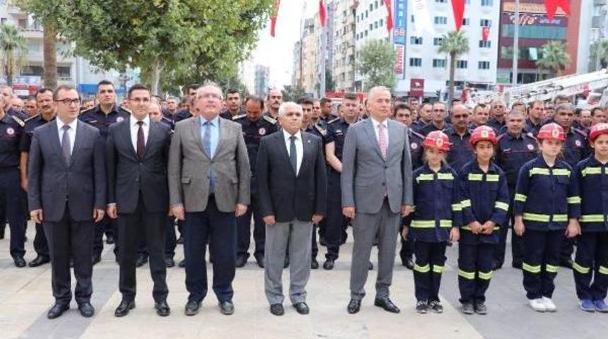 İtfaiyecilerden Maskeli Zeybek Oyunu