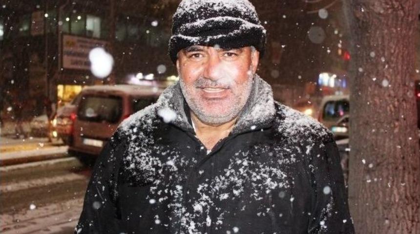 Van&rsquo;da Kar Yağışı