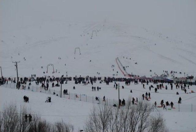 Elmadağ Kayak Merkezi Doldu Taştı