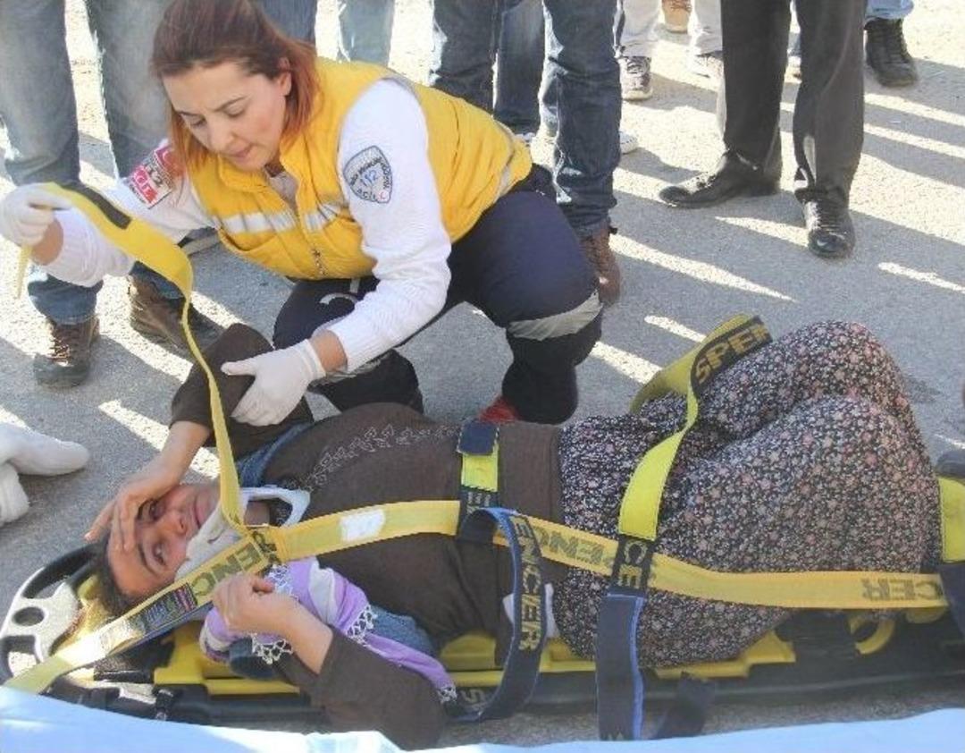 Kazada Yaralanan Anne "&ccedil;ocuklarıma Bir Şey Oldu Mu" Diye Ağladı