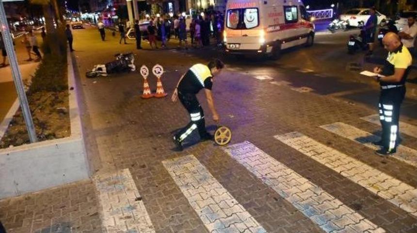 Elektrikli Bisikletle Otomobil &Ccedil;arpıştı: 3 Yaralı