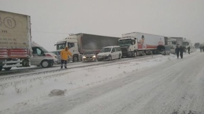 Kapanan Ankara-aksaray Karayolunu Tank Kurtarıcı Trafiğe A&ccedil;tı