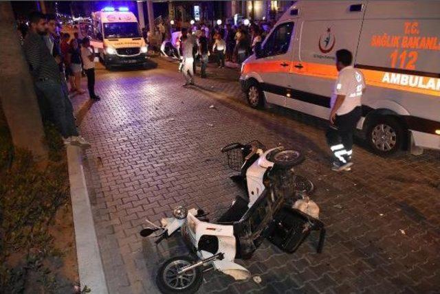 Elektrikli Bisikletle Otomobil &Ccedil;arpıştı: 3 Yaralı 3