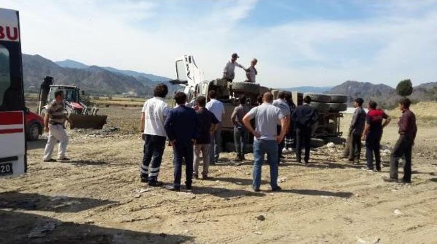 Hafriyat Kamyonu Devrildi