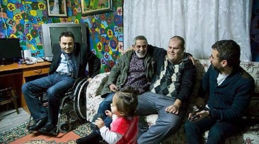 Tiyatrocu Tan&uuml;lk&uuml;'den Engelli Muhammed'e Destek