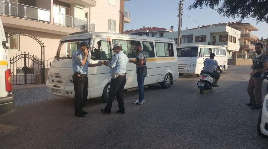 Ayvalık&rsquo;ta Trafik Ekiplerinden &Ouml;ğrenci Servislerine Sıkı Denetim