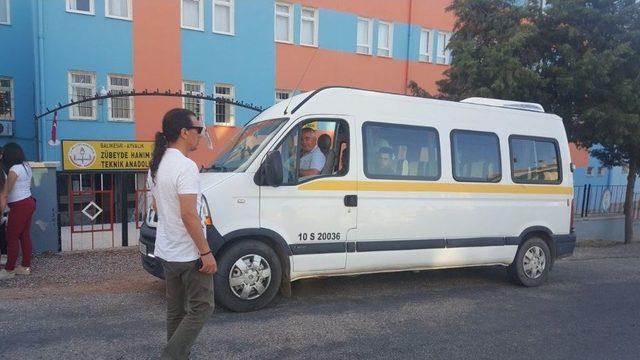 Ayvalık&rsquo;ta Trafik Ekiplerinden &Ouml;ğrenci Servislerine Sıkı Denetim 3