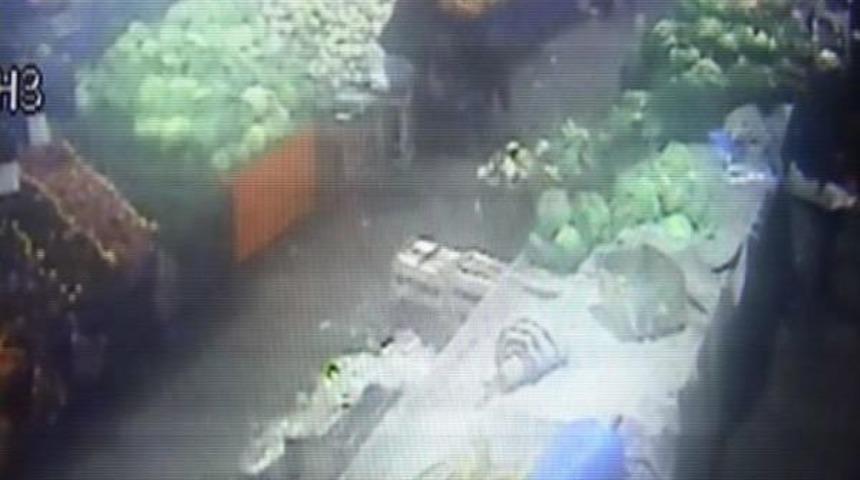 İmam nikahlı eşini 15 yerinden bı&ccedil;akladı