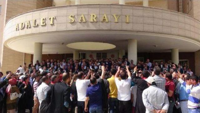 Feyzioğlu Ve Avukatlardan Baro Başkanı'na Saldırı Protestosu