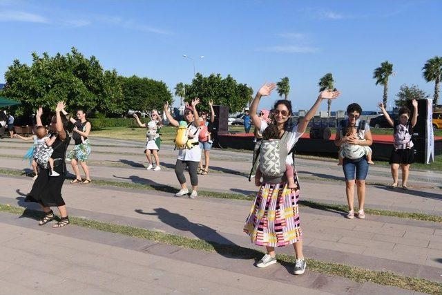 Konyaaltı&rsquo;nda Anneler, Bebekleriyle Dans Ettiler. 1