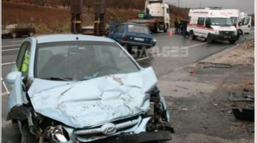 Elazığ Malatya yolunda kaza 6 yaralı 1 &ouml;l&uuml;