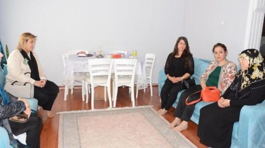 Bakan Soylu&rsquo;Nun Eşinden Şehit Ailesine Ziyaret