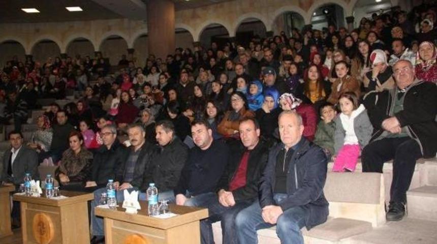 T&uuml;rk&uuml; Dostları, T&uuml;rk&uuml;lerle Coştu