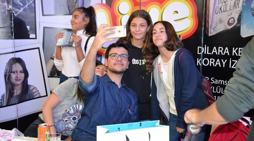 &Uuml;nl&uuml; Wattpad Yazarları Okurlarıyla Buluştu