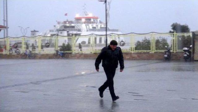 Çanakkale de Rüzgarla Birlikte Yağmur Etkili Oluyor 1