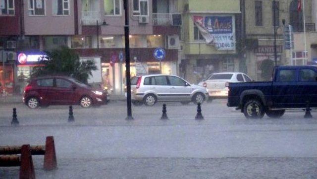 Çanakkale de Rüzgarla Birlikte Yağmur Etkili Oluyor 2