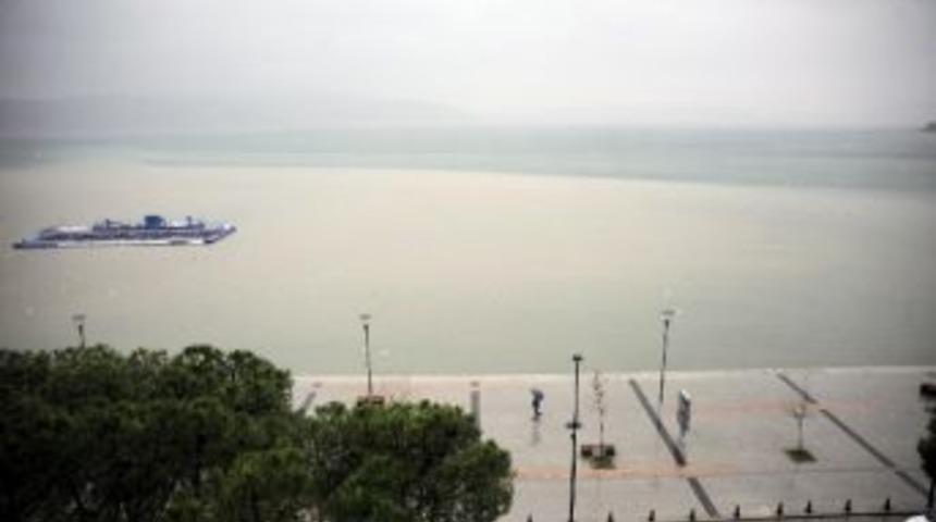&Ccedil;anakkale Boğazı&rsquo;nın Rengi Değişti