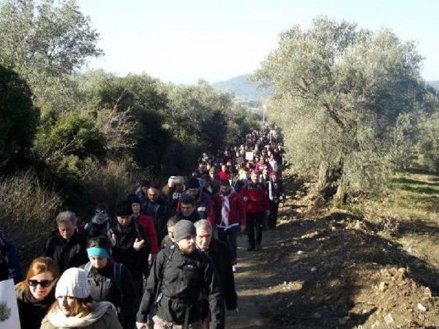 Taş Ocağına Tepki Için Yürüdüler