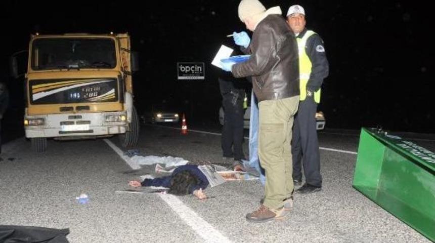 Annesinin Cesedini G&ouml;r&uuml;nce 'annem' Diye Feryat Etti