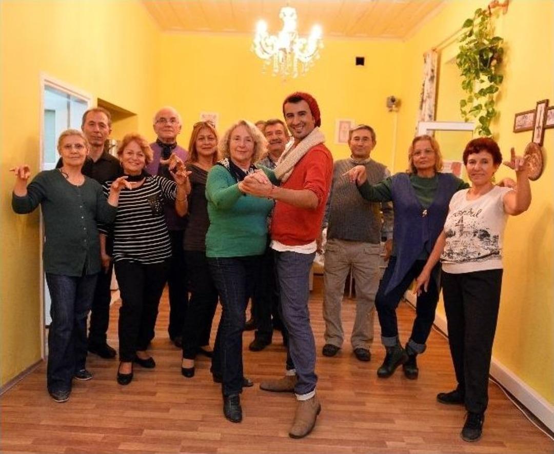 Muratpaşa&rsquo;dan Yaşlılara Dans
