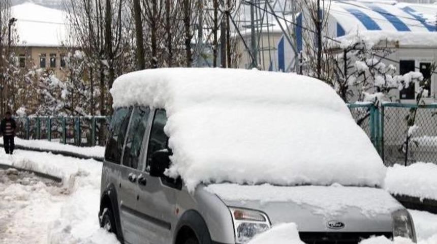 Kar yağışı y&uuml;z&uuml;nden beyt&uuml;şşebap'a 2 g&uuml;nd&uuml;r elektrik verilemiyor