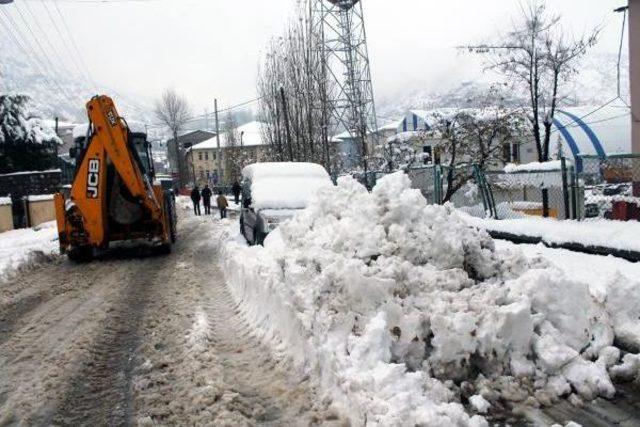 Kar yağışı yüzünden beytüşşebap'a 2 gündür elektrik verilemiyor