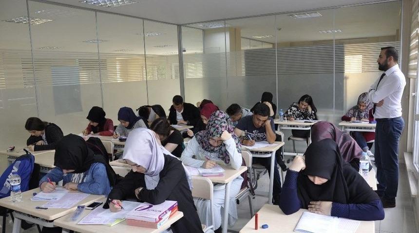 &Uuml;mraniye Belediyesi &Uuml;niversiteli Yapıyor