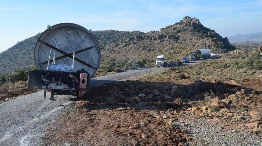 Tır&rsquo;ın Dorsesi &Ccedil;ıktı Şans Eseri Facia Yaşanmadı