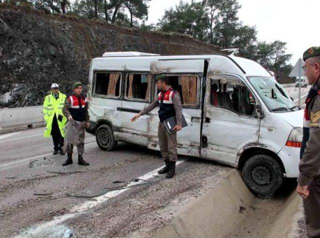 İşçi Minibüsü Devrildi: 15 Yaralı