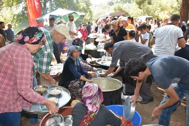 Edremit’te Bir Asırlık Köy Hayrı