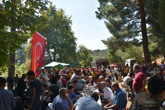 Edremit’te Bir Asırlık Köy Hayrı