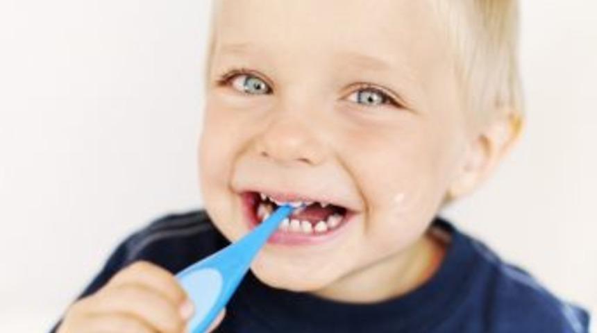 &Ccedil;ocuklarda Okul &Ouml;ncesi Diş &Ccedil;&uuml;r&uuml;klerine Karşı Fiss&uuml;r &Ouml;nlemi