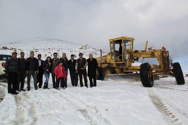 Malatya&rsquo;da Kar Yolları Kapattı 1