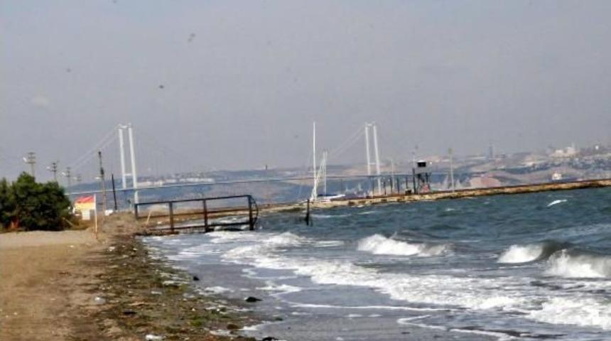 Yalova&rsquo;Da Balık&ccedil;ı Teknesi Alabora Oldu; 2 Kişi Kurtuldu, 1 Kişi Kayıp