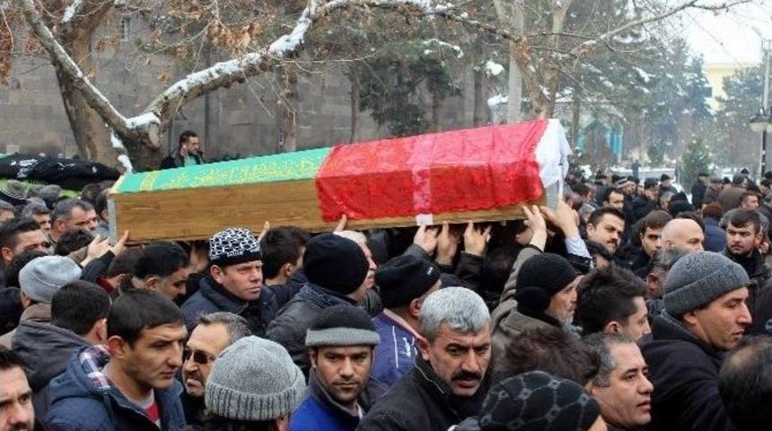 11&rsquo;inci Kattan D&uuml;şerek Hayatını Kaybeden Gen&ccedil; Kız Son Yolculuğuna Uğurlandı
