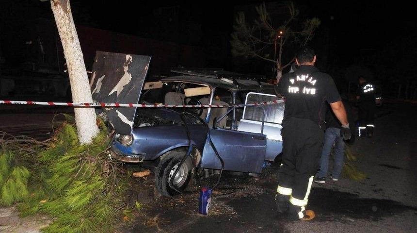 Ağa&ccedil;lara &Ccedil;arparak Durabildi: 2 Yaralı