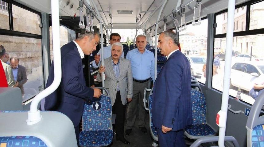 Halk Otob&uuml;slerinin Rengi Kırmızı-beyaz Olacak