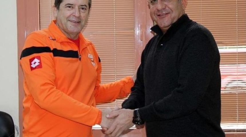 Adanaspor&rsquo;un Yeni Teknik Direkt&ouml;r&uuml; G&uuml;ven&ccedil; Kurtar Oldu