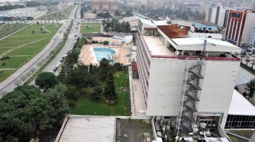 Samsun'da 50 Yıllık Otelin Yıkımına Başlandı