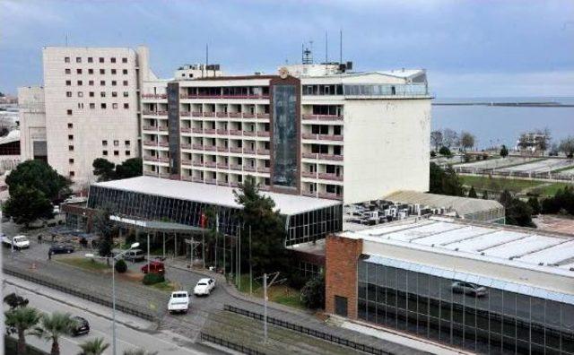 Samsun'da 50 Yıllık Otelin Yıkımına Başlandı