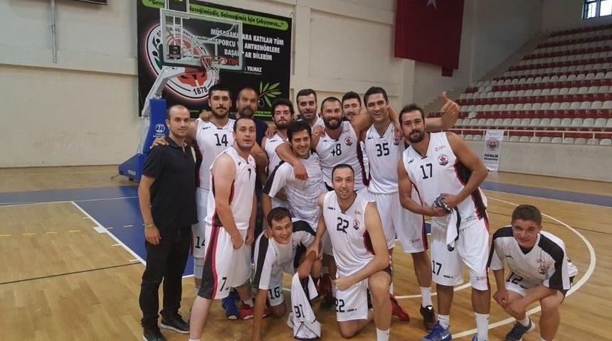 Bilecik Belediyesi Basketbol Kul&uuml;b&uuml; Gemlik Zeytini Basketbol Turnuvası İkinci Bitirdi