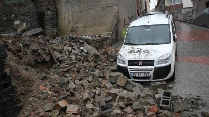 Aşırı Yağış Nedeniyle &Ccedil;&ouml;ken İstinat Duvarı, Arabanın &Uuml;zerine D&uuml;şt&uuml;