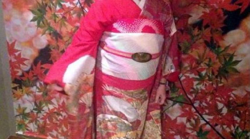 Japonlar, piyanist g&uuml;lsin onay'ı ayakta alkışladı